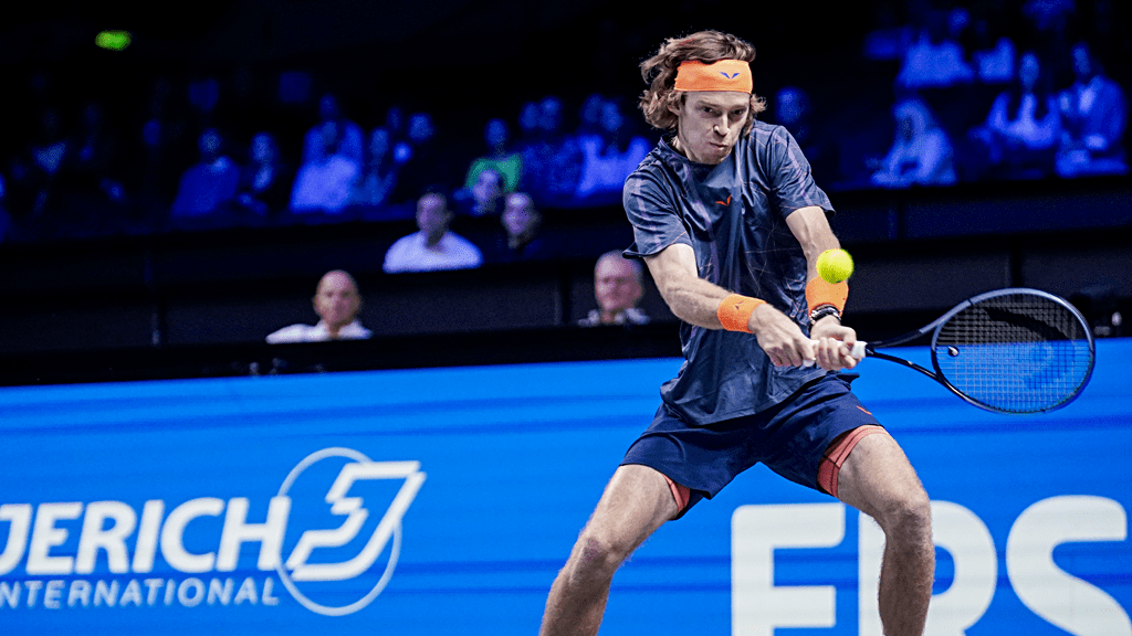 Tokyo Take-Off! Shapovalov Serves Past Johnson