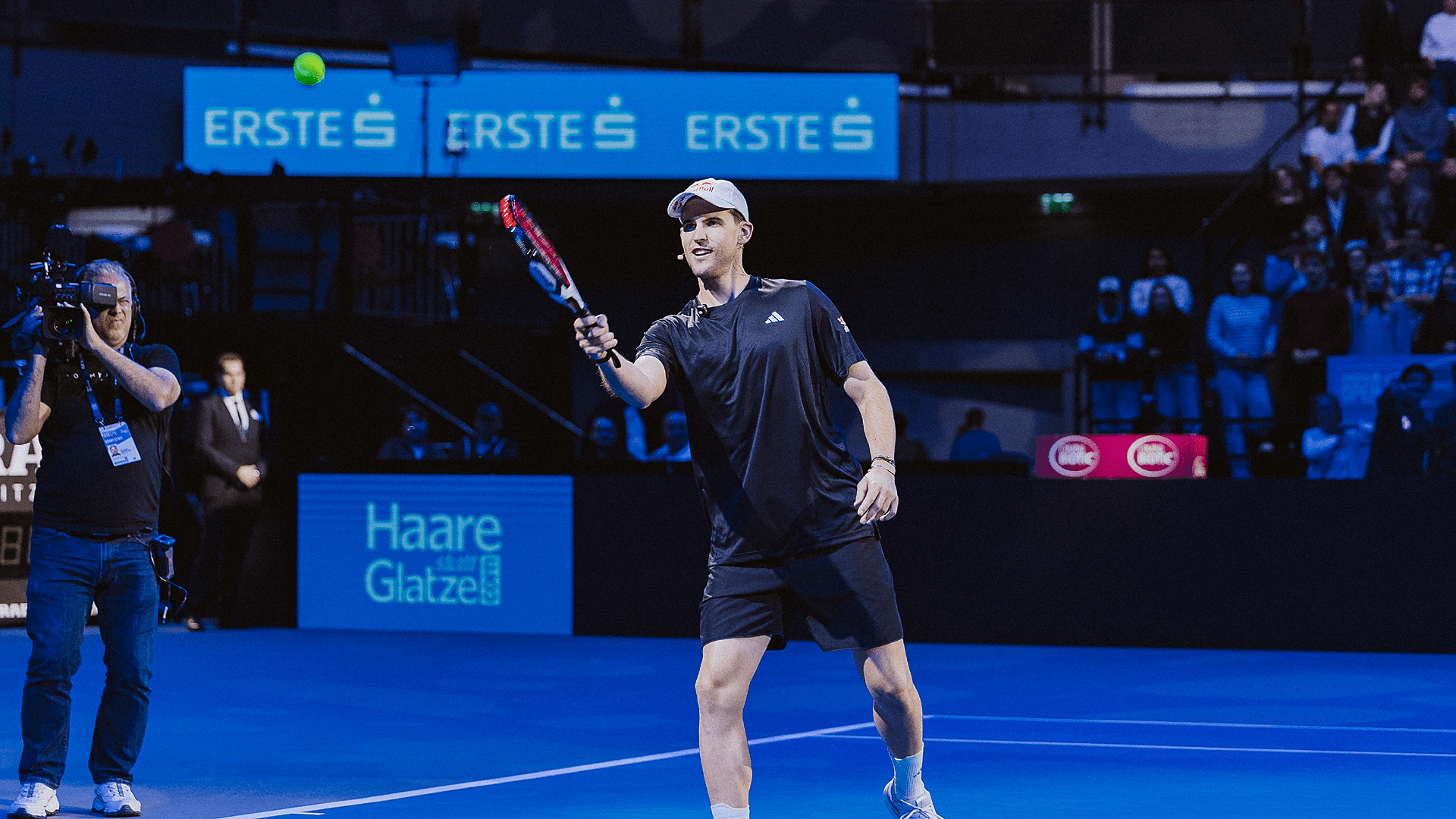 Dominic Thiem playing Ballflight with a padel racket