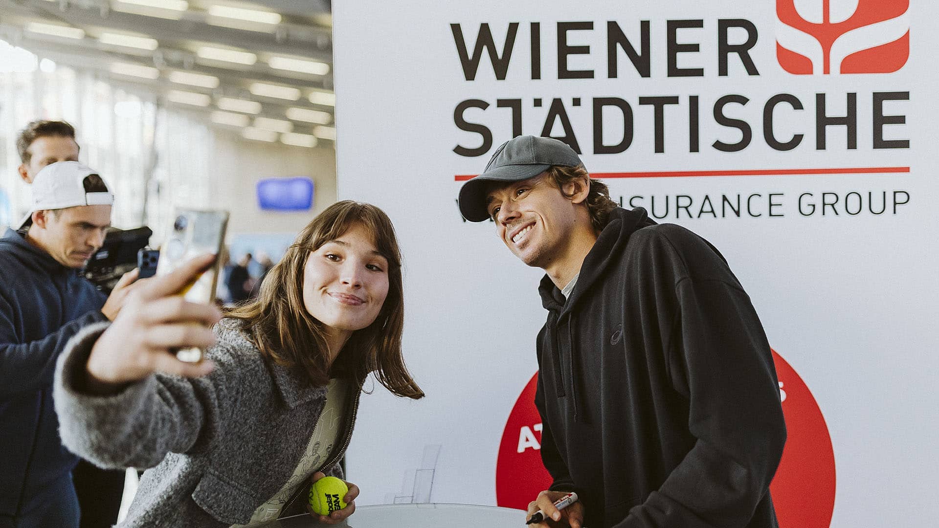 De Minaur Autogrammstunde
